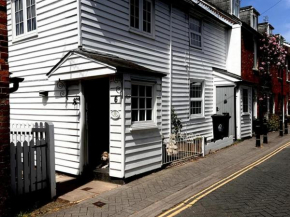 Pass the Keys Bridewell Cottage in the heart of Tenterden